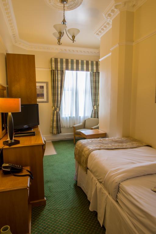 A Park View Hotel Wolverhampton Exterior photo